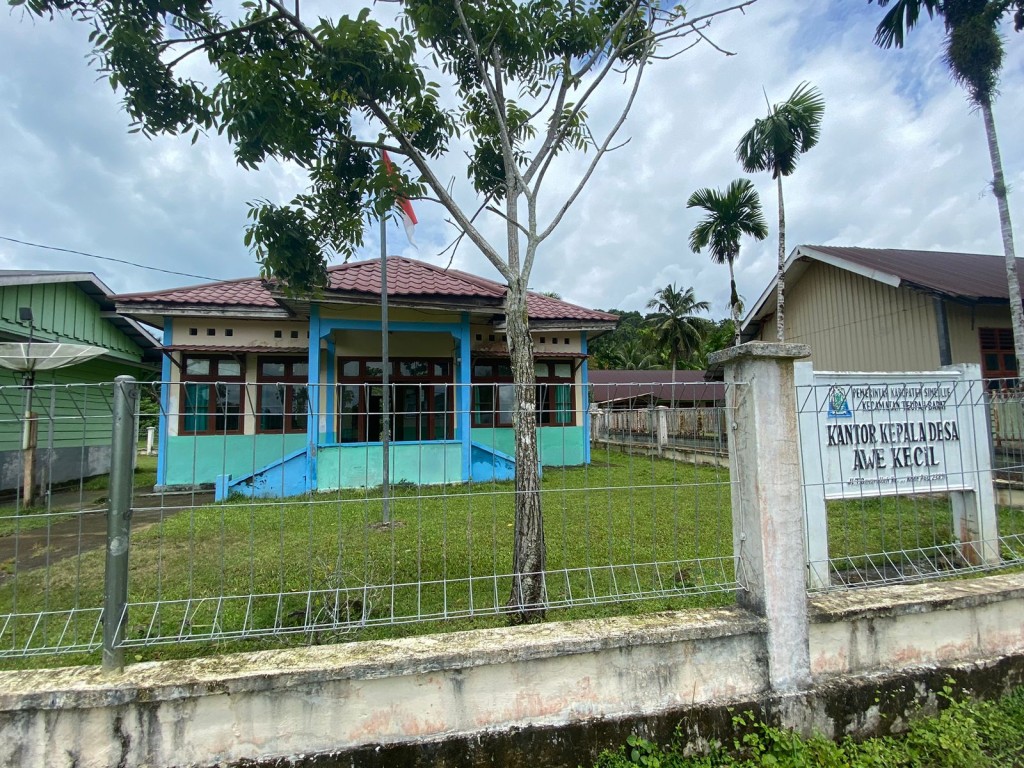 Kantor Desa Awe Kecil