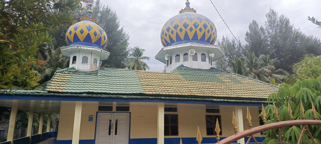 Mesjid Nurul Ikhlas Kebanggaan Desa Awe Kecil
